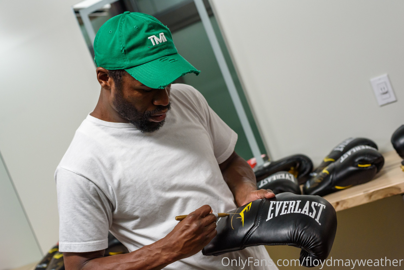 Photo by floydmayweather published on May 27,2023 00:51:51 - BestThots