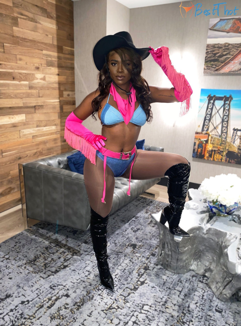 Photo by goddessrachelx published on December 23,2024 08:11:21 - BestThots