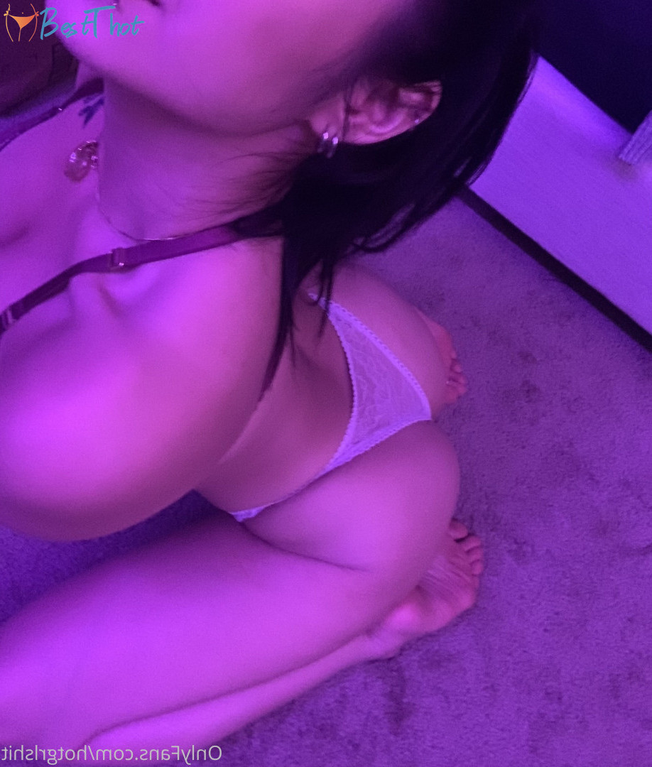 Photo by hotgrlshit published on December 23,2024 10:10:07 - BestThots
