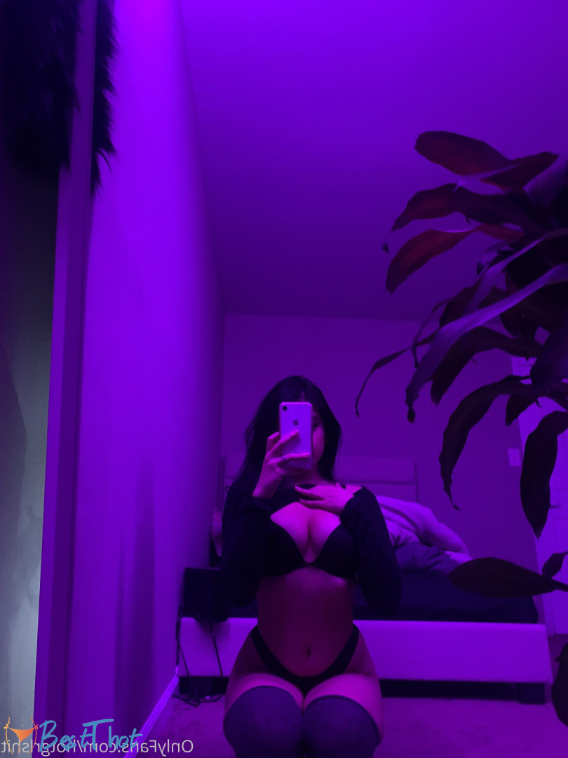 Photo by hotgrlshit published on December 23,2024 10:10:30 - BestThots