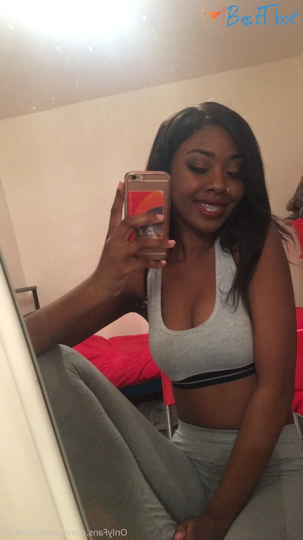 Photo by goddessloonah published on December 24,2024 04:12:00 - BestThots
