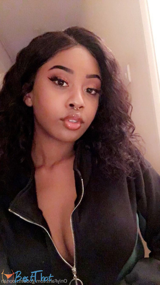 Photo by goddessloonah published on December 24,2024 04:12:24 - BestThots
