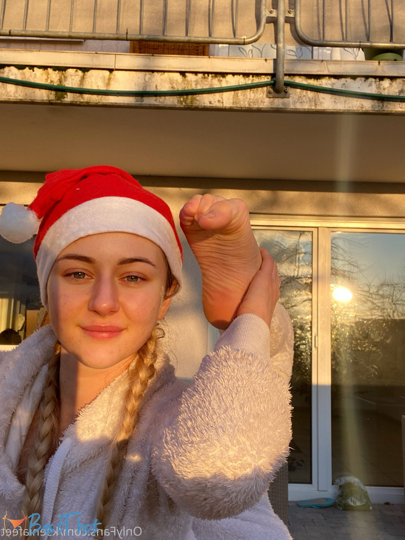 Photo by kseniafeet published on December 30,2024 23:17:30 - BestThots