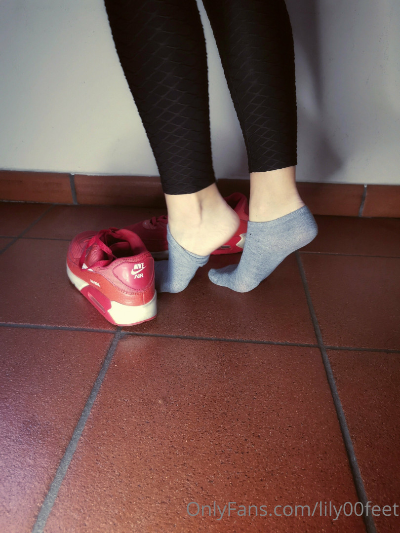 Photo by lily00feet published on October 14,2023 00:53:45 - BestThots