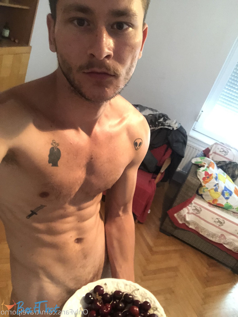 Photo by lucydlove published on January 1,2025 05:18:27 - BestThots