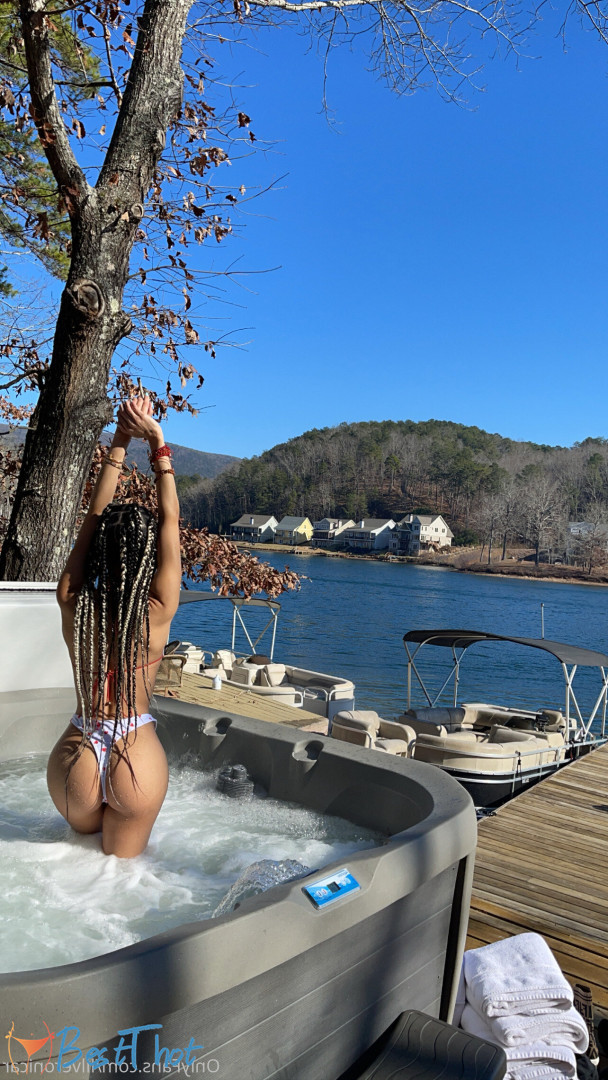 Photo by lilveronicar published on December 10,2024 17:25:38 - BestThots