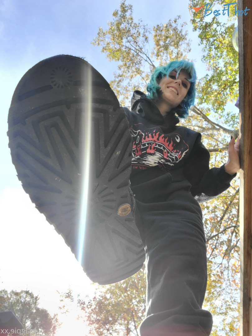 Photo by mythicmaggie published on January 3,2025 22:17:48 - BestThots