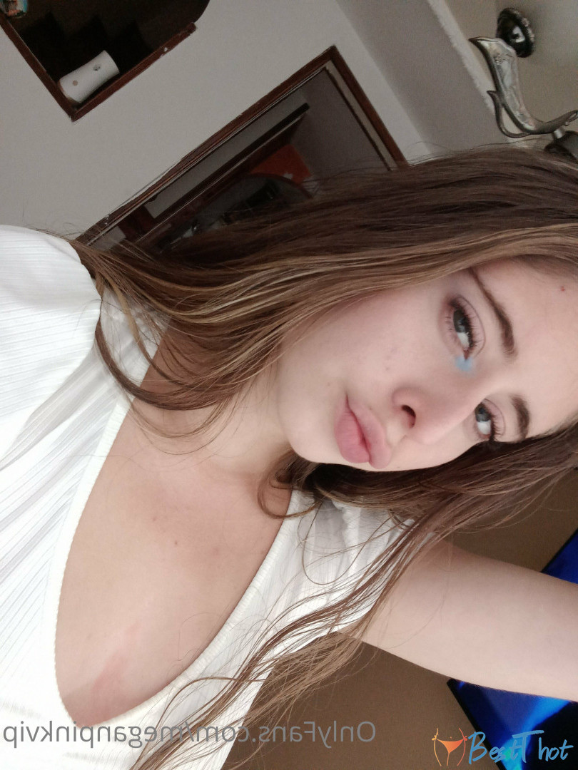 Photo by meganpinkvip published on January 4,2025 16:22:35 - BestThots