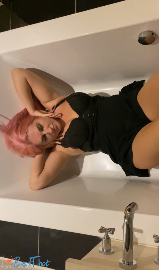 Photo by jungle.doll.jungle published on January 10,2025 17:02:05 - BestThots
