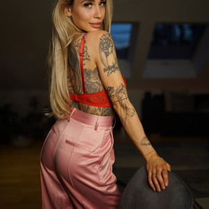 haileyj.une #6258530