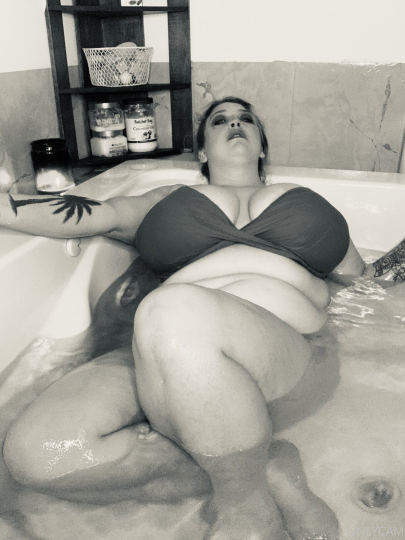 Photo by cambriacurves published on January 4,2024 20:58:57 - BestThots