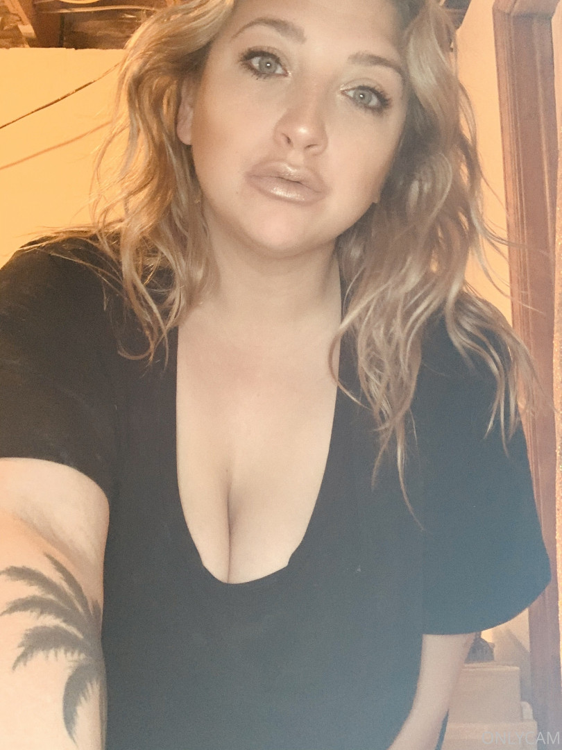 Photo by cambriacurves published on January 4,2024 20:59:30 - BestThots