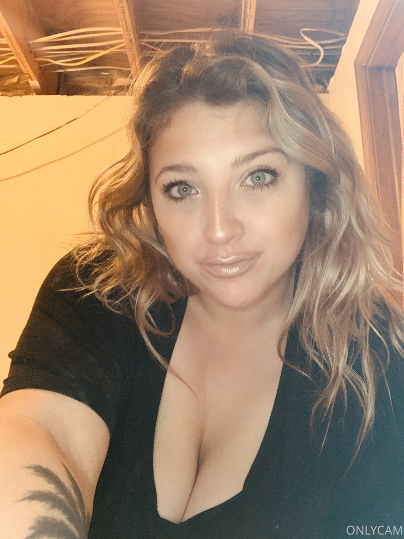 Photo by cambriacurves published on January 4,2024 21:00:27 - BestThots