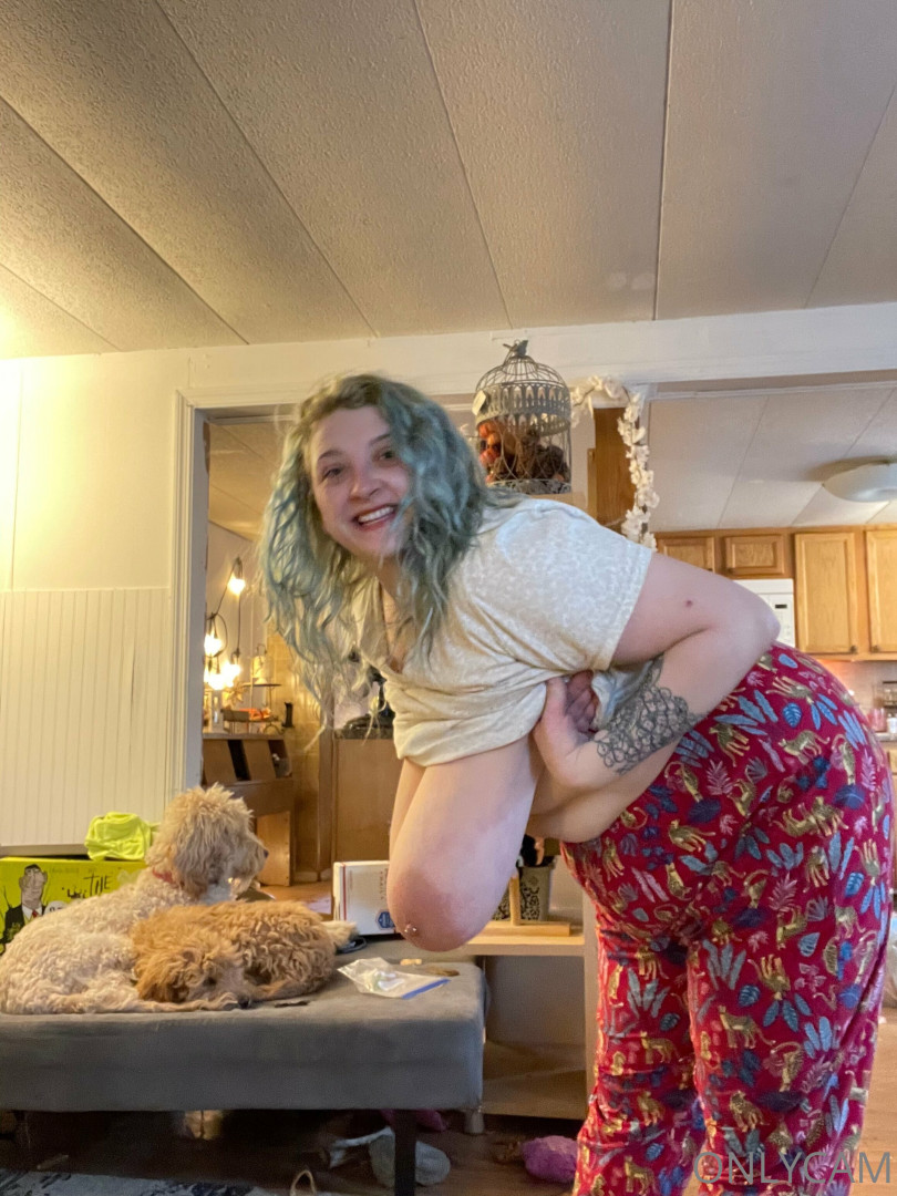 Photo by cambriacurves published on January 4,2024 21:00:34 - BestThots