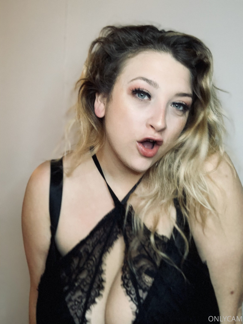 Photo by cambriacurves published on January 4,2024 21:01:25 - BestThots