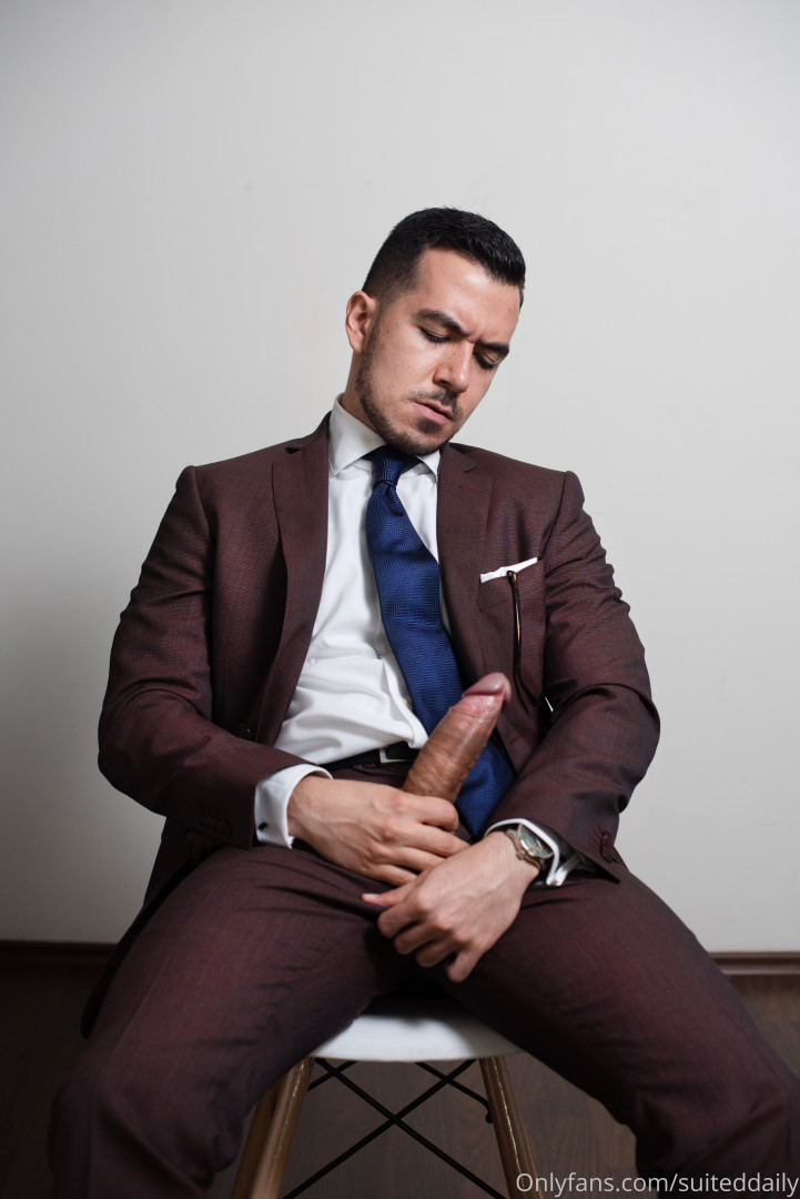 Photo by suiteddaily published on May 17,2023 13:17:25 - BestThots