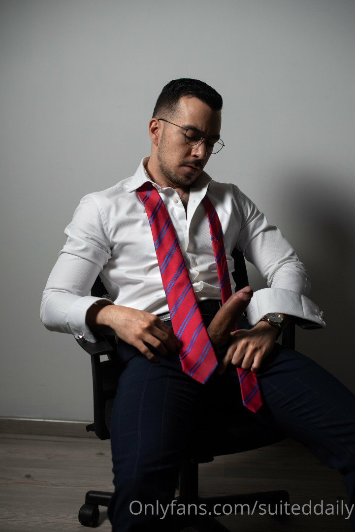 Photo by suiteddaily published on May 17,2023 13:17:40 - BestThots