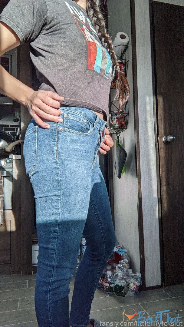 Photo by littlelillyfckslut published on January 26,2025 08:00:34 - BestThots