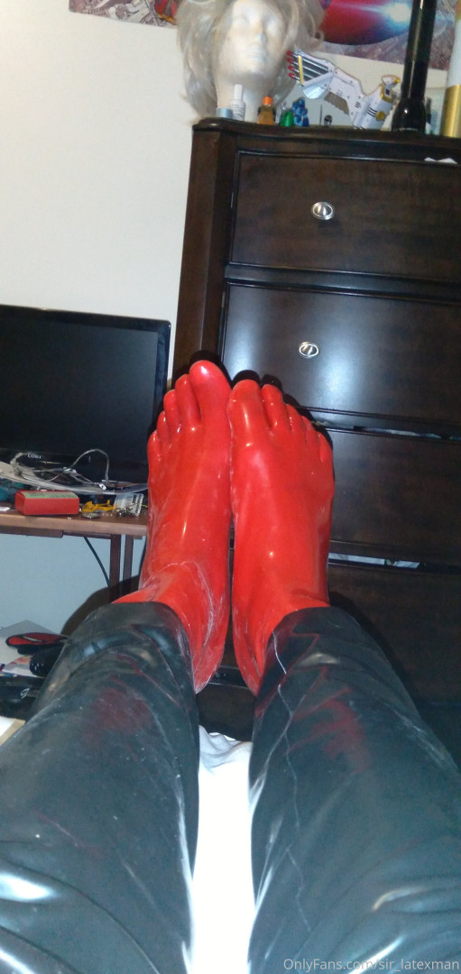 Photo by sir_latexman published on May 18,2023 00:11:59 - BestThots
