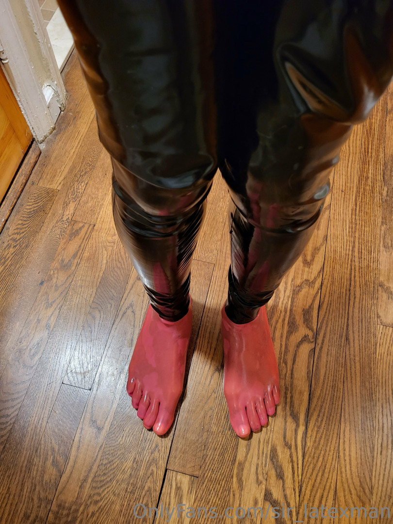 Photo by sir_latexman published on May 18,2023 00:12:16 - BestThots