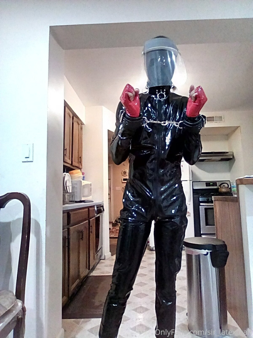 Photo by sir_latexman published on May 18,2023 00:12:51 - BestThots