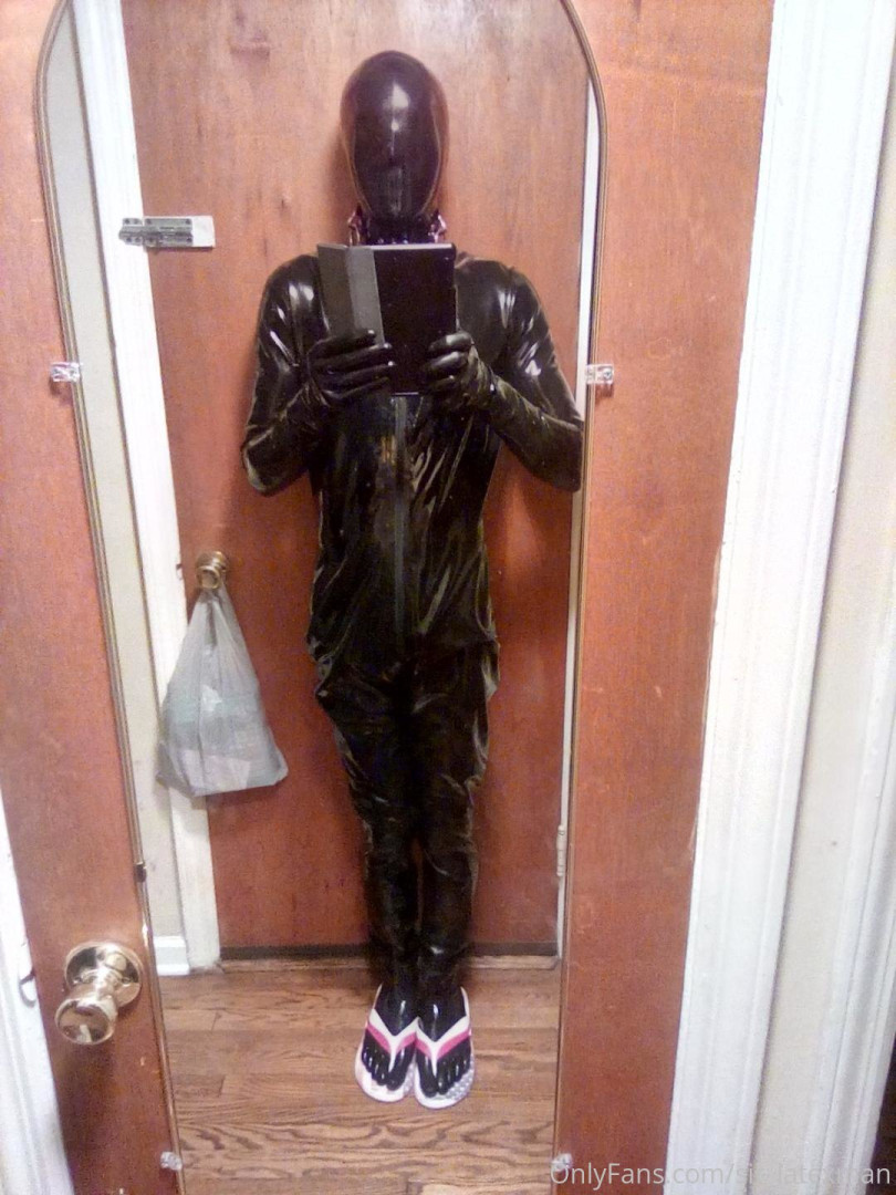 Photo by sir_latexman published on May 18,2023 00:13:30 - BestThots