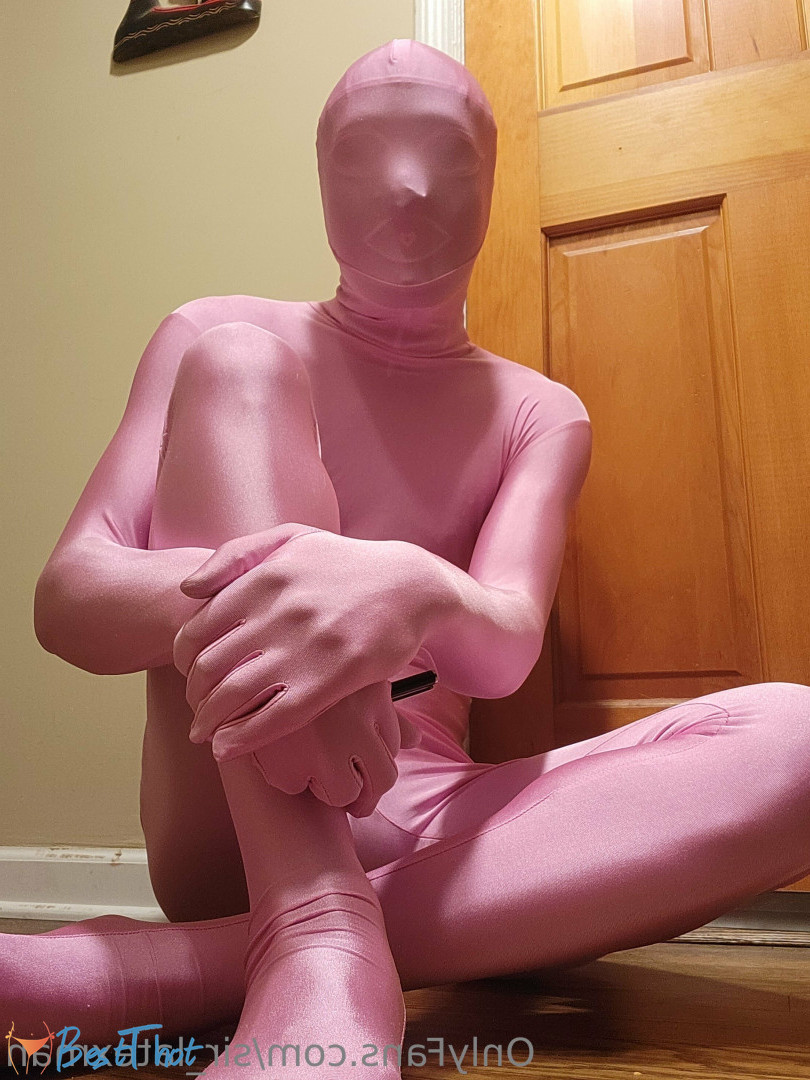 Photo by sir_latexman published on December 26,2024 21:13:20 - BestThots