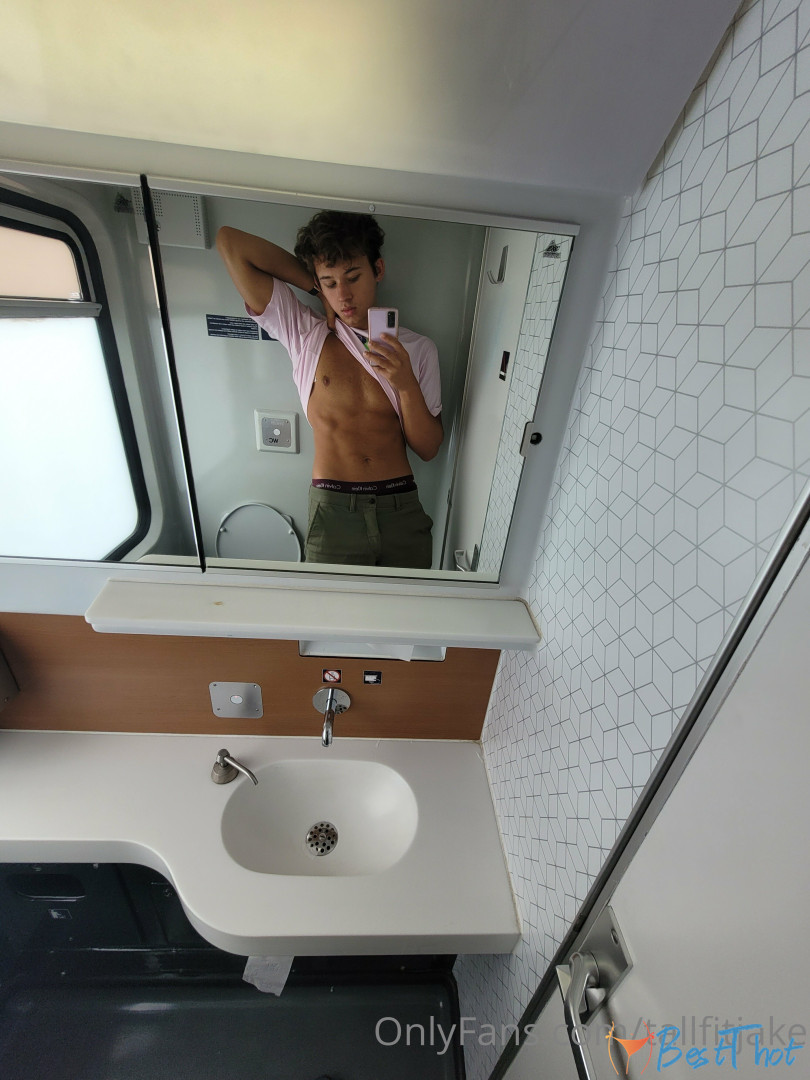 Photo by tallfitjake published on January 25,2025 15:02:17 - BestThots