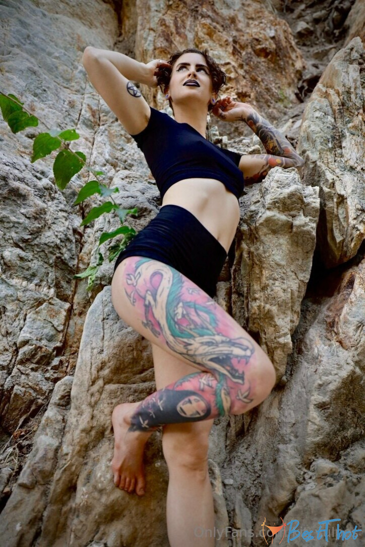 Photo by caprice-de-lune published on January 25,2025 13:01:31 - BestThots