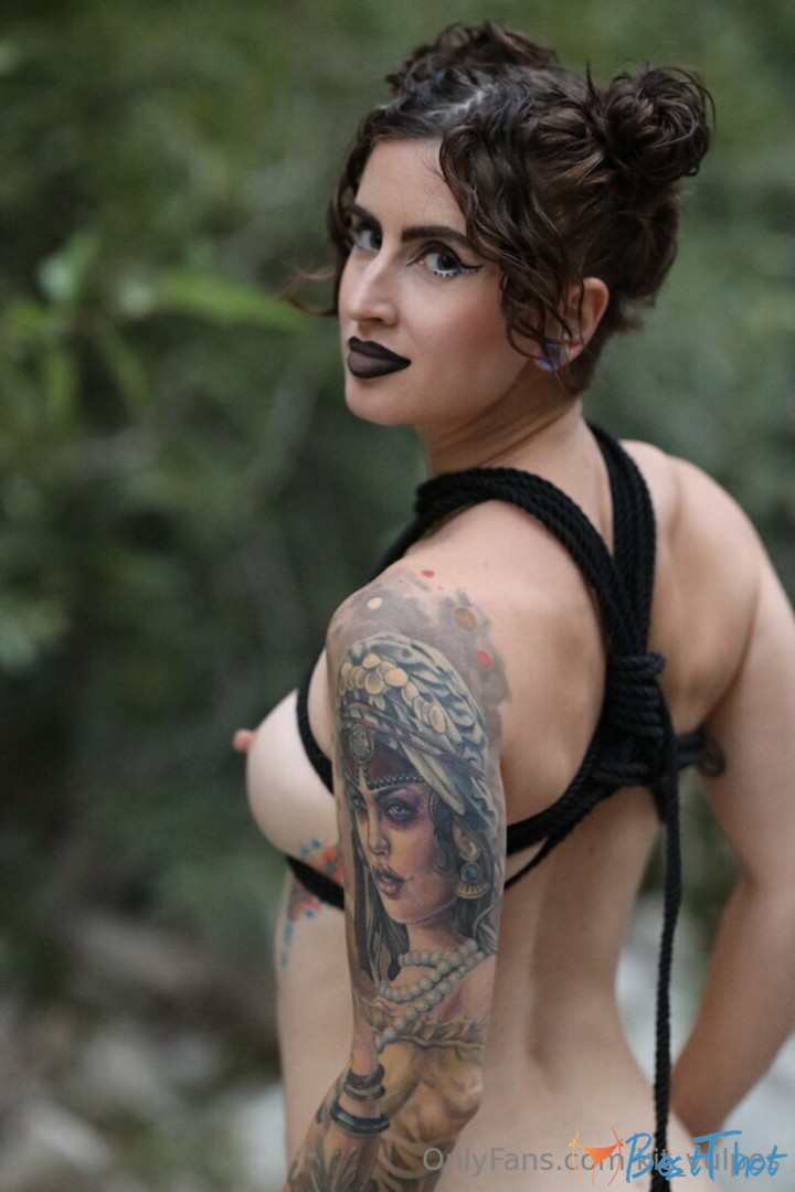 Photo by caprice-de-lune published on January 25,2025 13:02:37 - BestThots