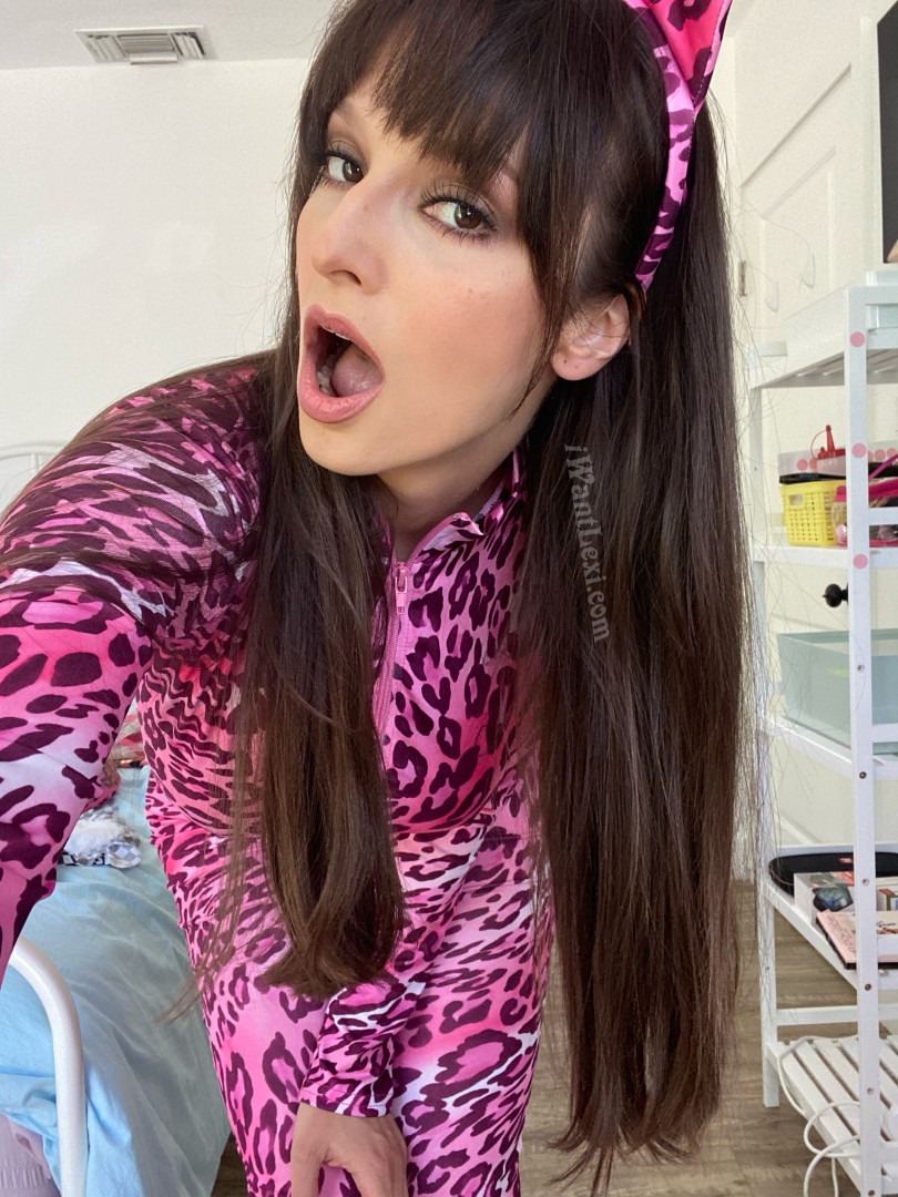 Photo by lexilunaxoxo published on October 17,2023 03:44:52 - BestThots