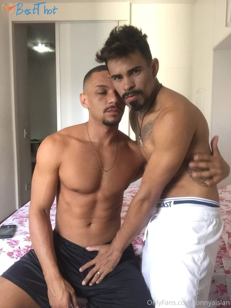 ronnyaislan #9803239