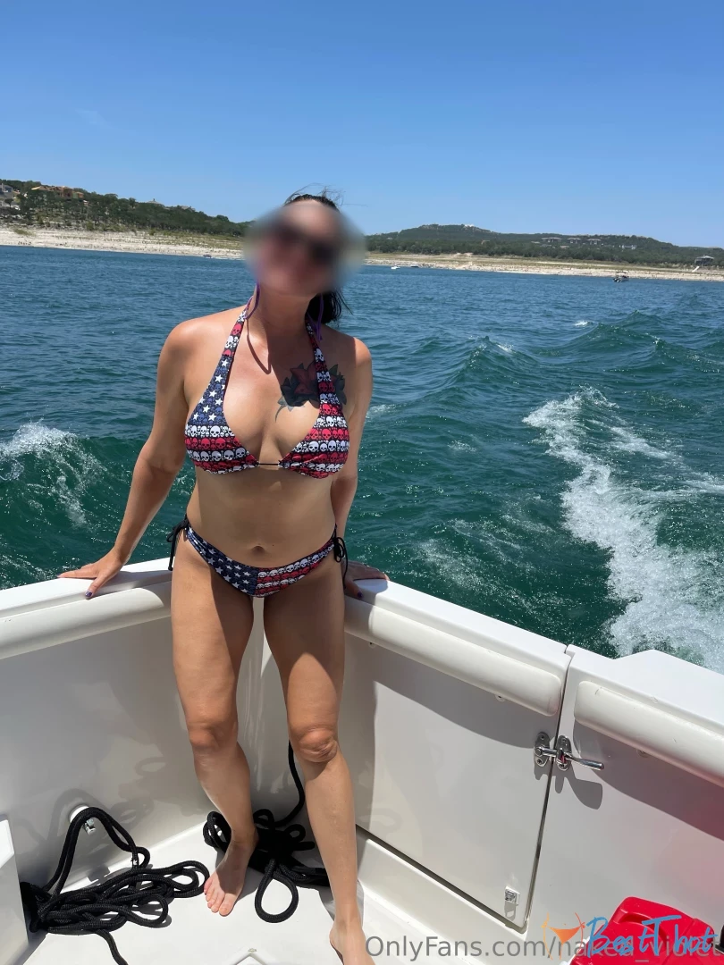 Photo by naked-violet published on January 27,2025 21:04:00 - BestThots