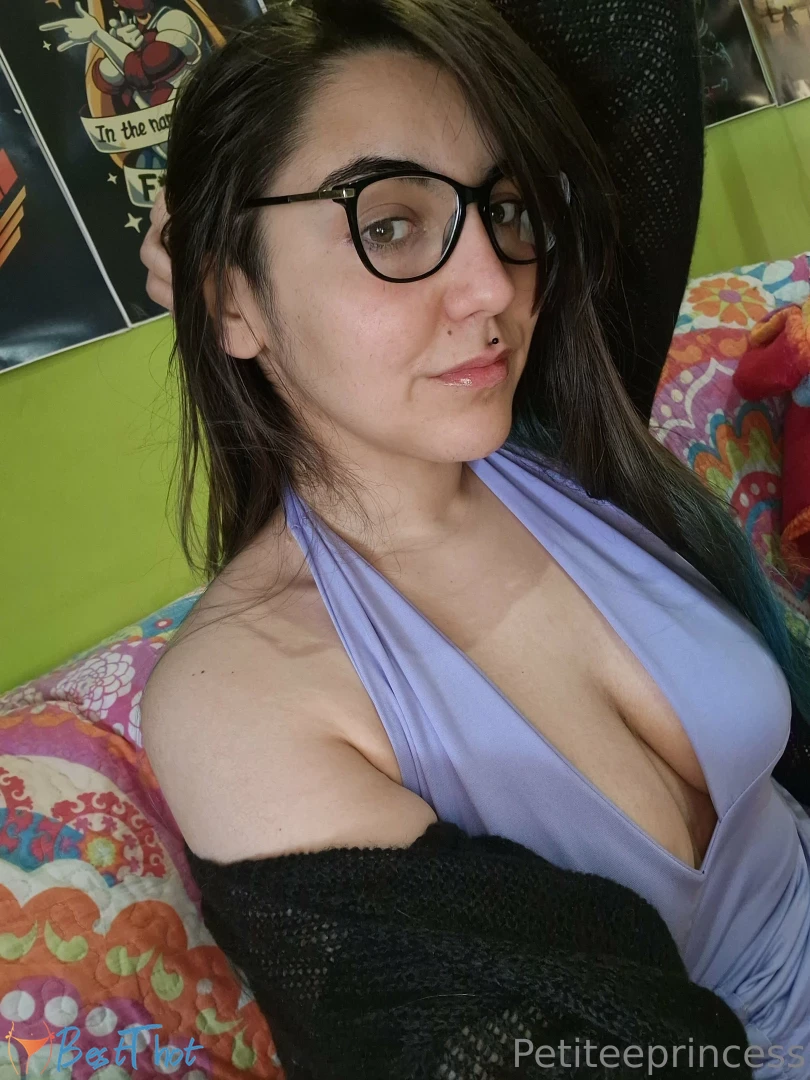 Photo by saracutecurvy published on January 28,2025 10:02:50 - BestThots