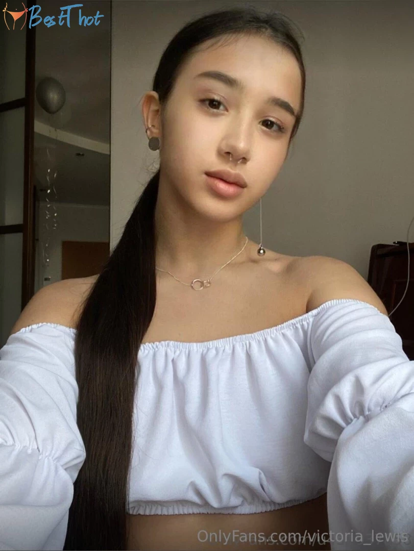 victoria-lewis #9809566