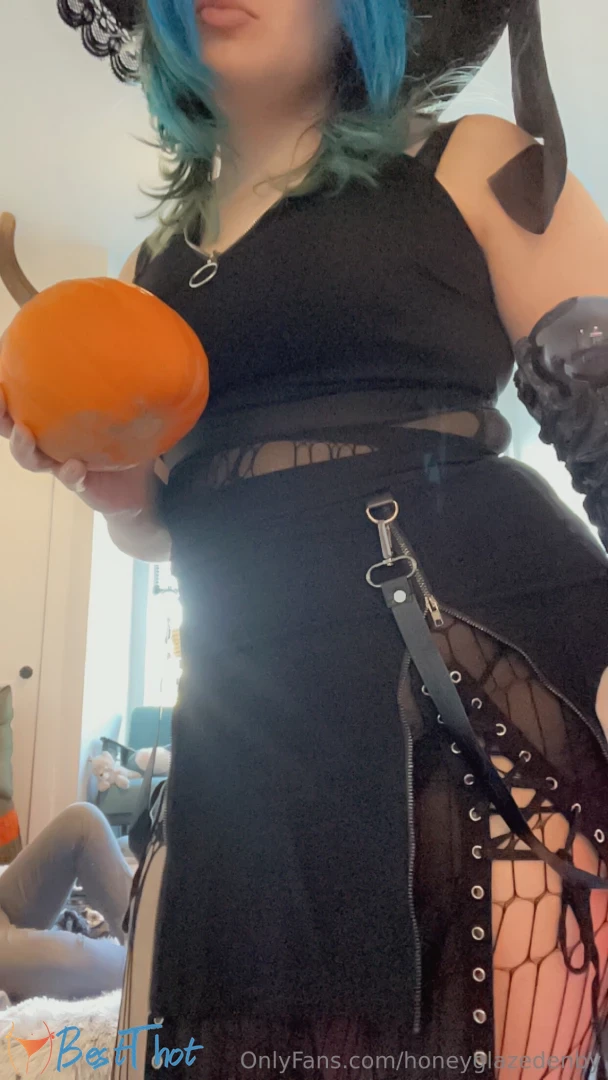 honeyglazedenby #9810229