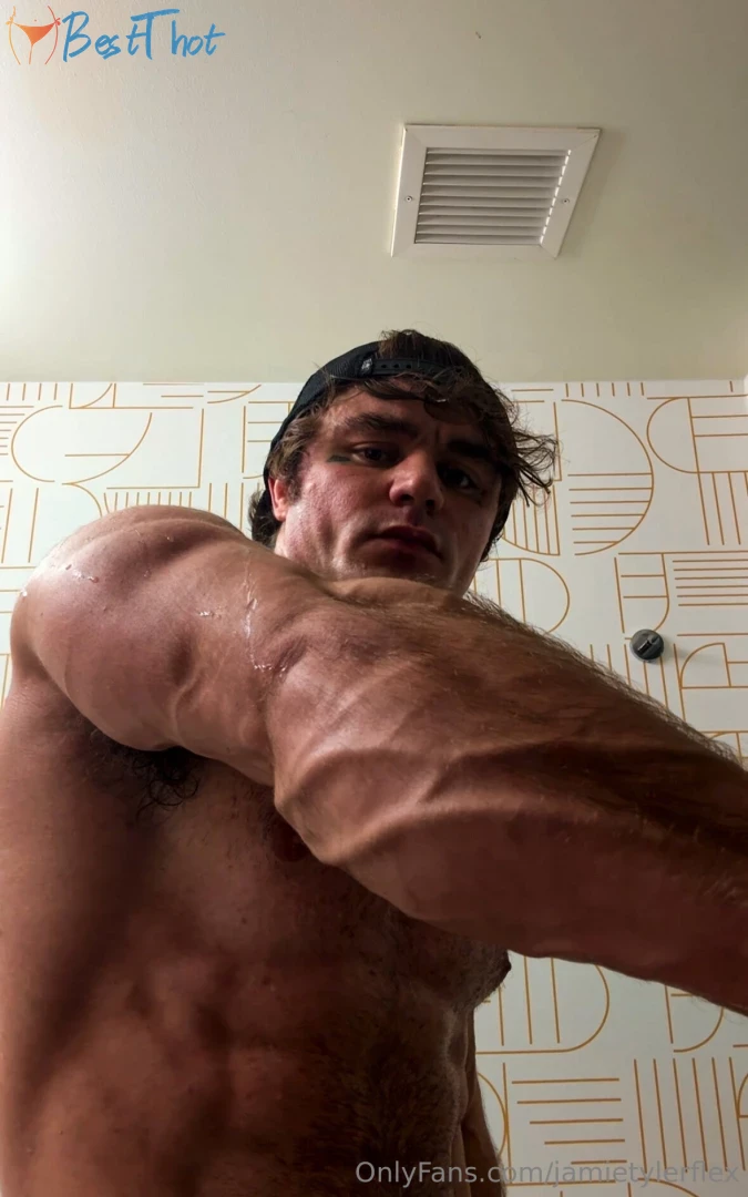 Photo by jamietylerflex published on January 29,2025 12:02:13 - BestThots