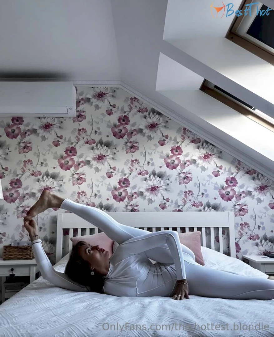 the-hottest-blondie #9811893