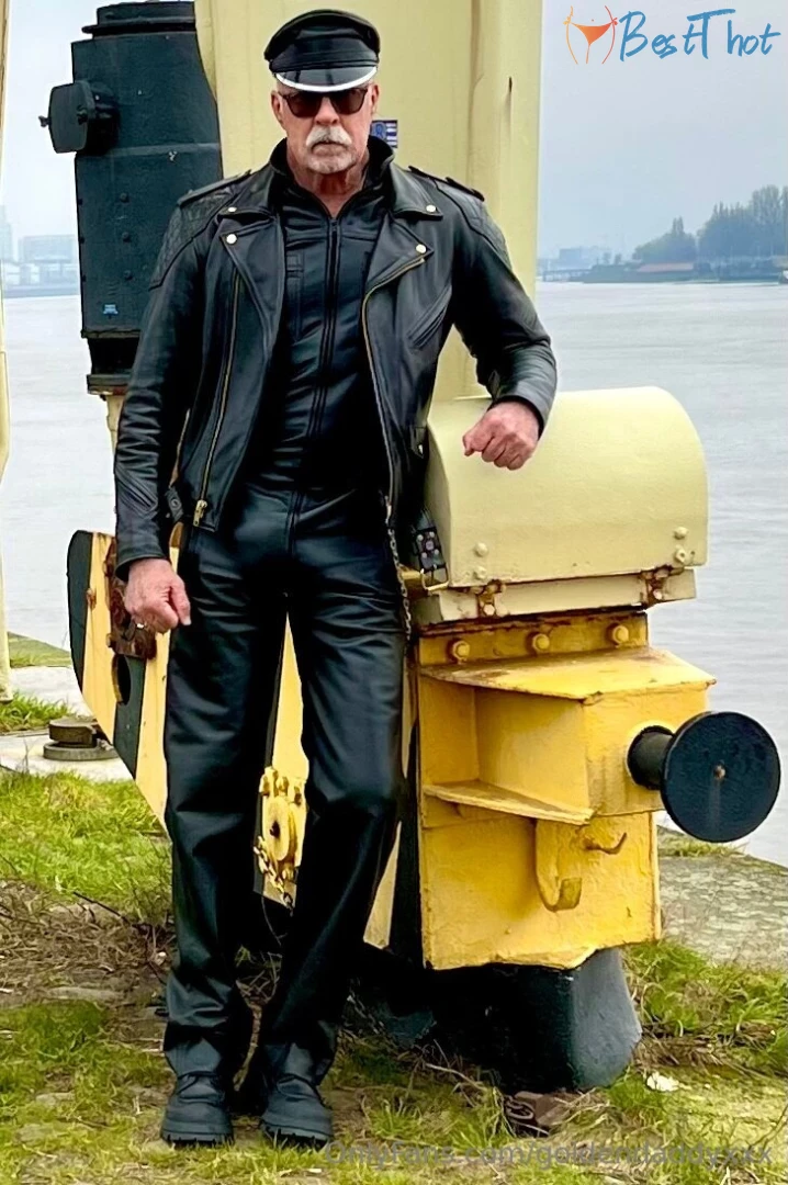 goldendaddyxxx #9812056