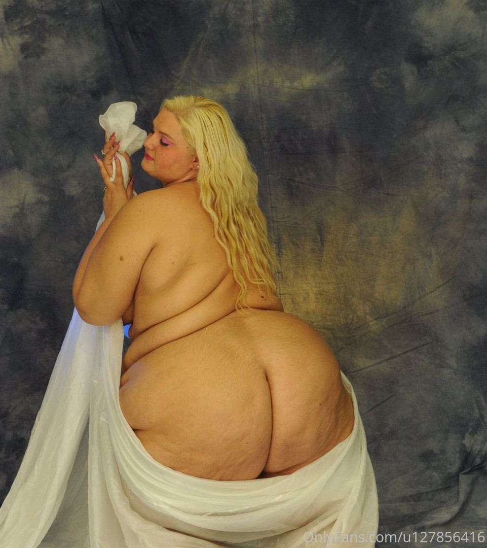 Photo by barbiessbbw published on December 9,2023 19:59:01 - BestThots