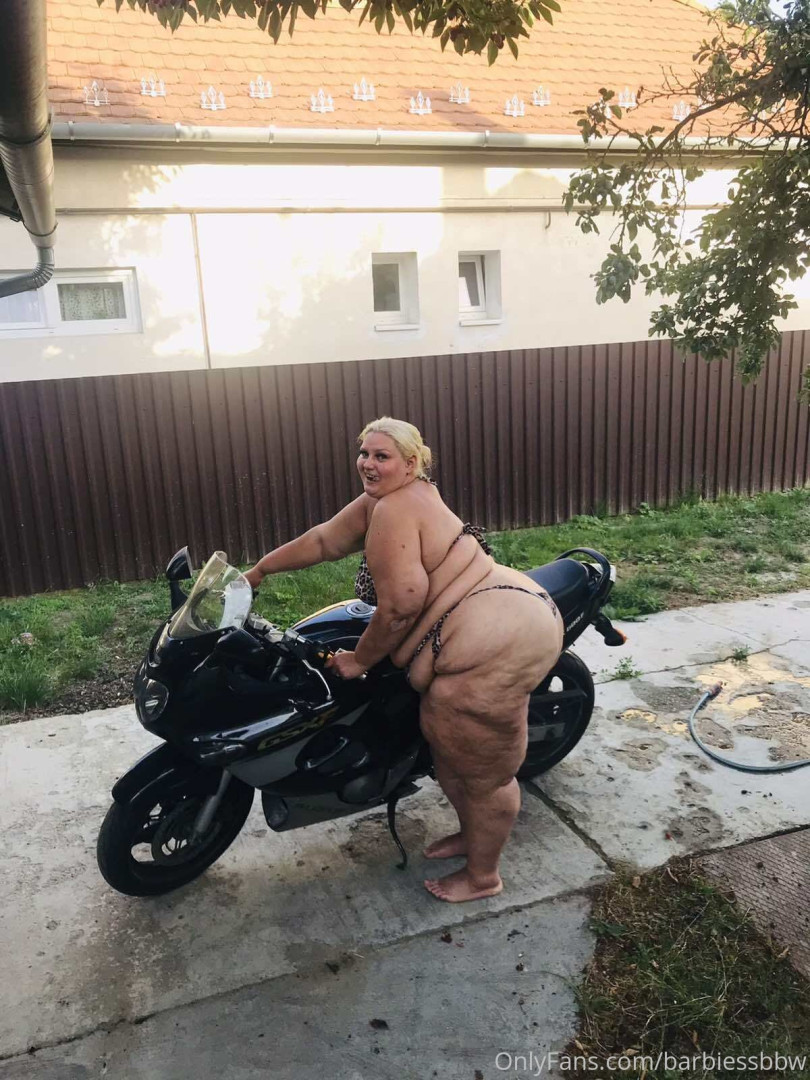 Photo by barbiessbbw published on December 9,2023 20:00:59 - BestThots