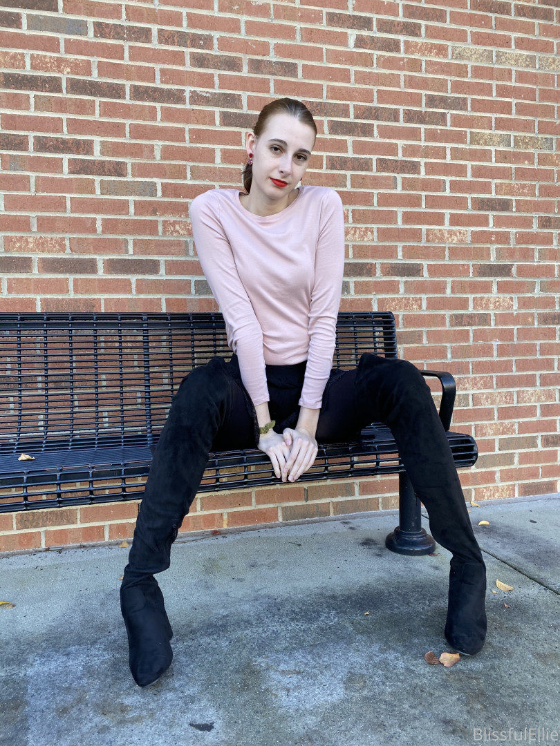 Photo by blissfulellie published on December 11,2023 06:34:34 - BestThots