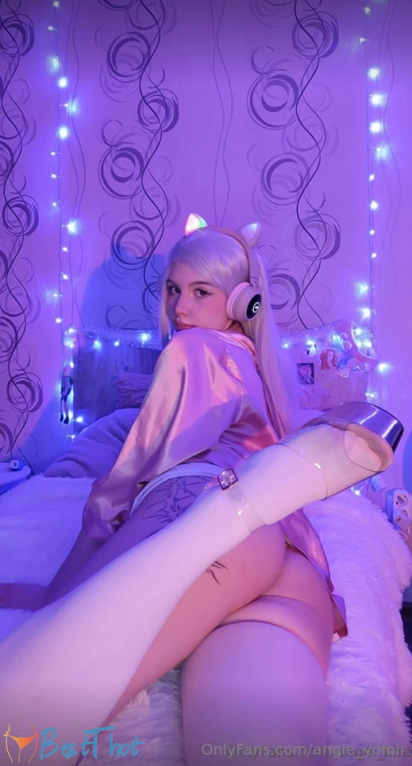 angie-yomii #9820437