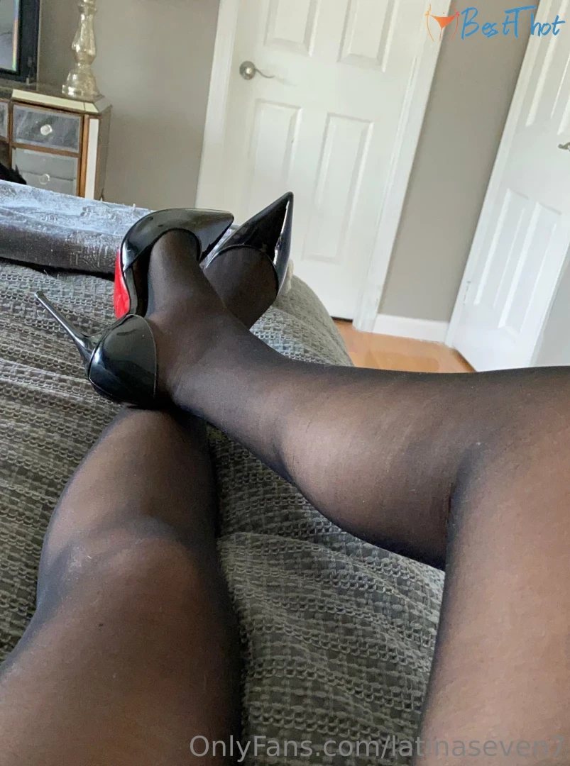 latinaseven7 #9823738