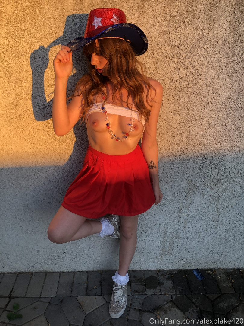 Photo by alexblake420 published on November 19,2023 20:22:17 - BestThots