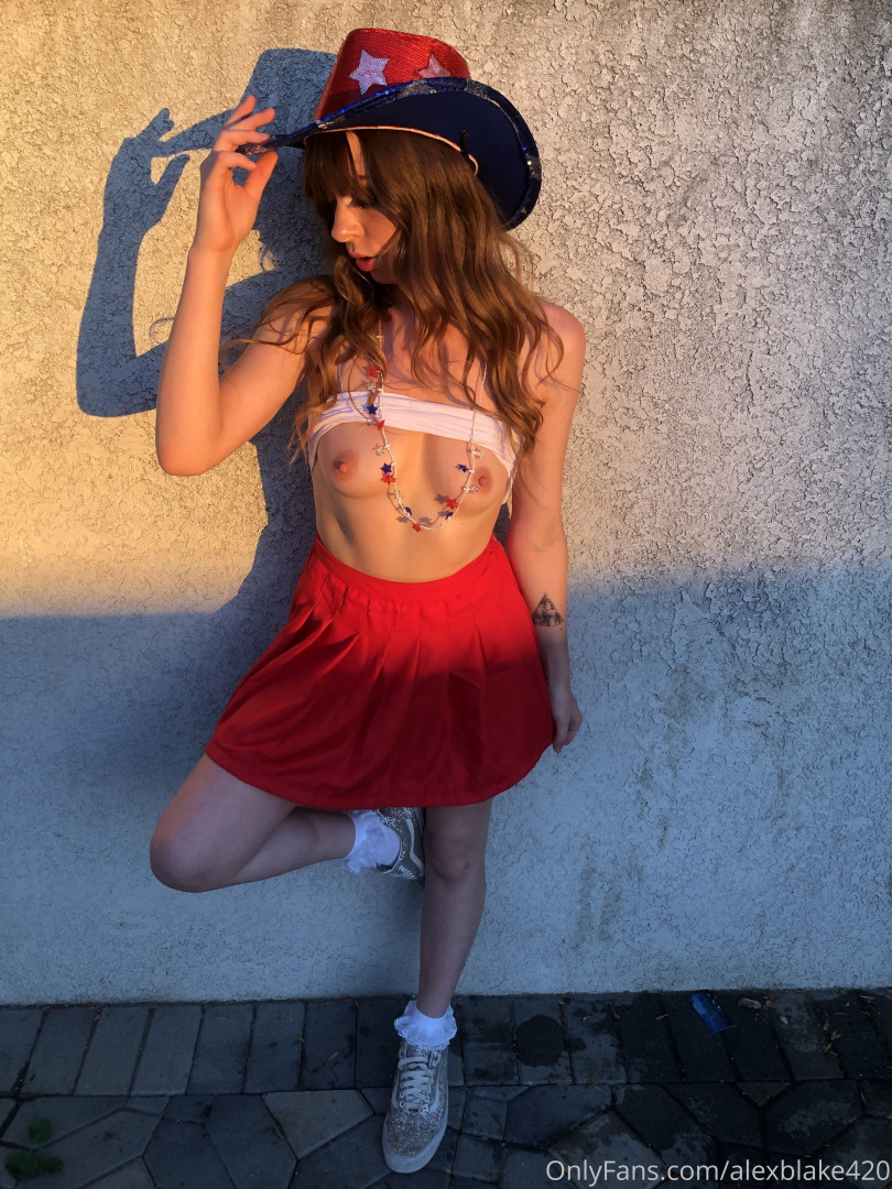 Photo by alexblake420 published on November 19,2023 20:22:32 - BestThots