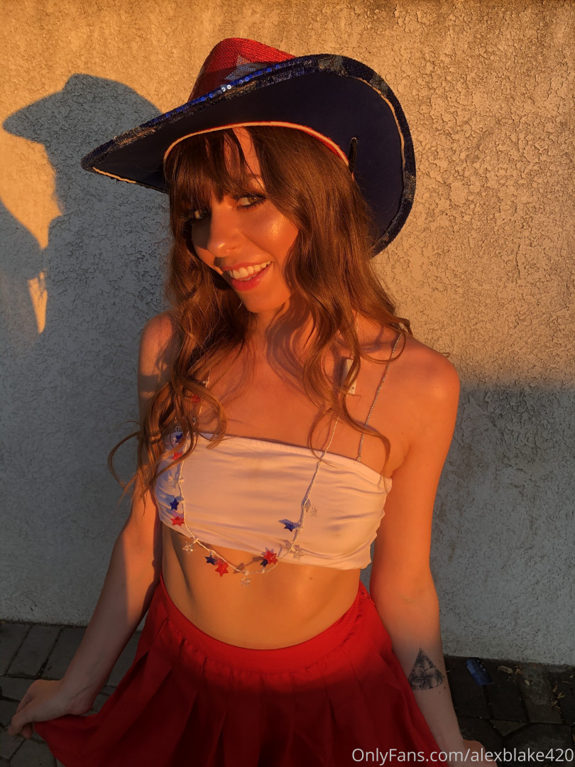 Photo by alexblake420 published on November 19,2023 20:27:39 - BestThots