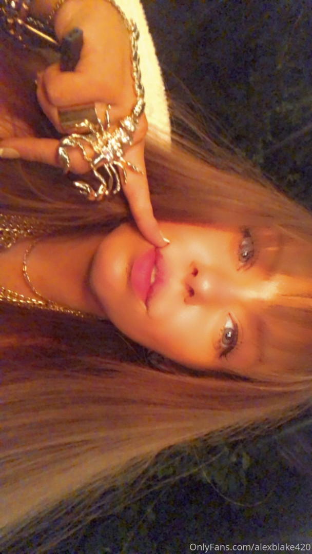 Photo by alexblake420 published on November 19,2023 20:28:02 - BestThots