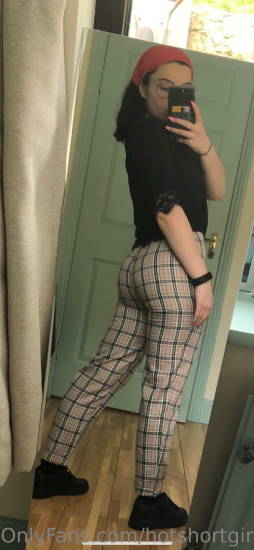 Photo by hotshortgirl published on October 13,2023 22:35:27 - BestThots