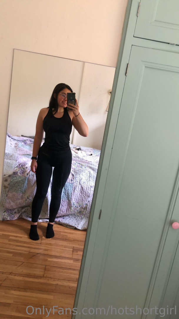 Photo by hotshortgirl published on October 13,2023 22:39:58 - BestThots